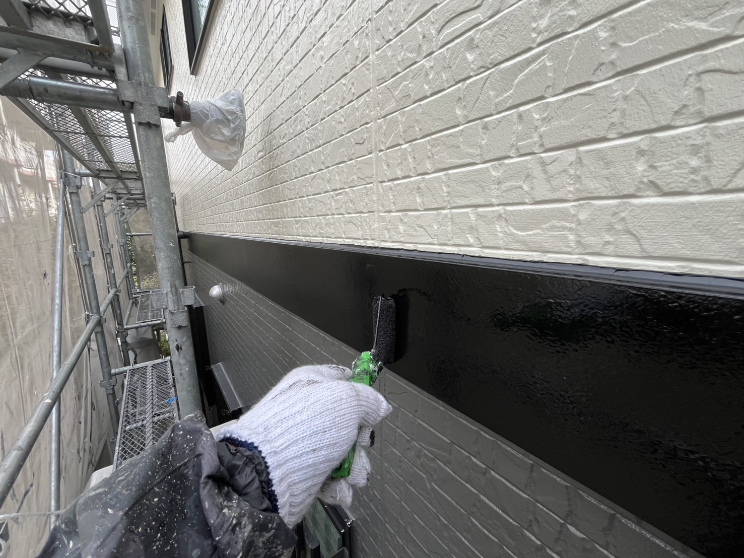 含水した下地に塗装すると膨れが出る