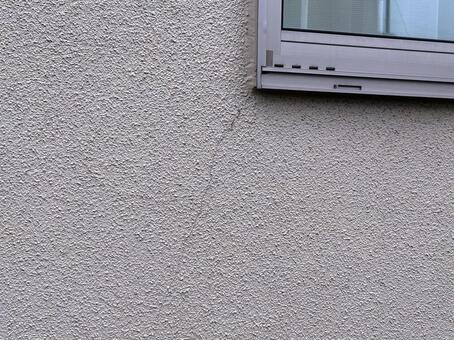 【ひび割れの大きさで変わる補修内容】