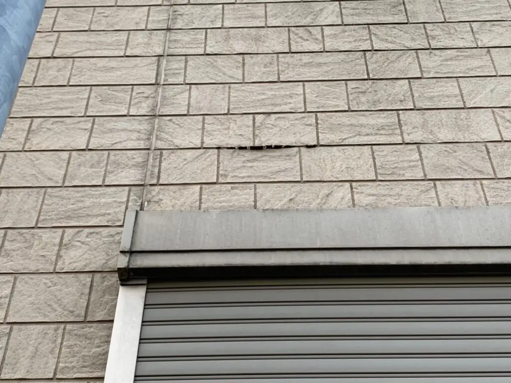 外壁の浮きを放置すると危険